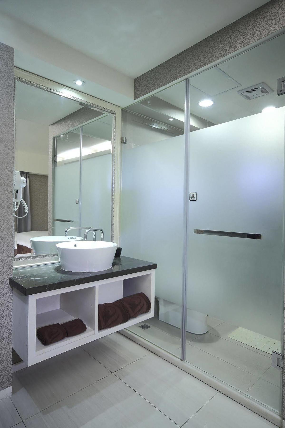 Nest Hotel Каосюн Екстериор снимка